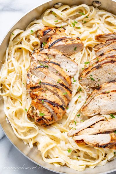 Fettucine Alfredo cu Pui Grill